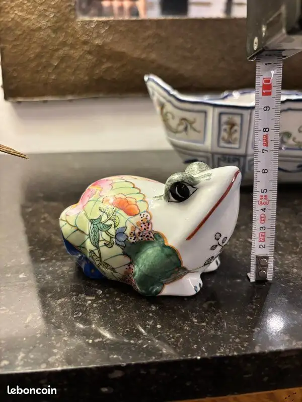 Grenouille Fabienne Jouvin dans notre brocante � Six-Fours